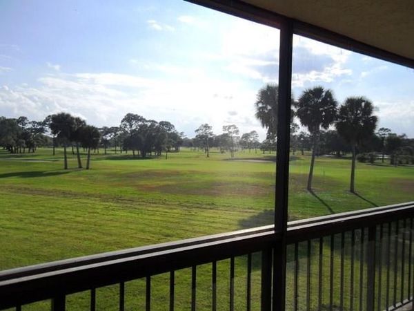 9440 Meadowood Dr, Unit 205, Fort Pierce, FL 34951