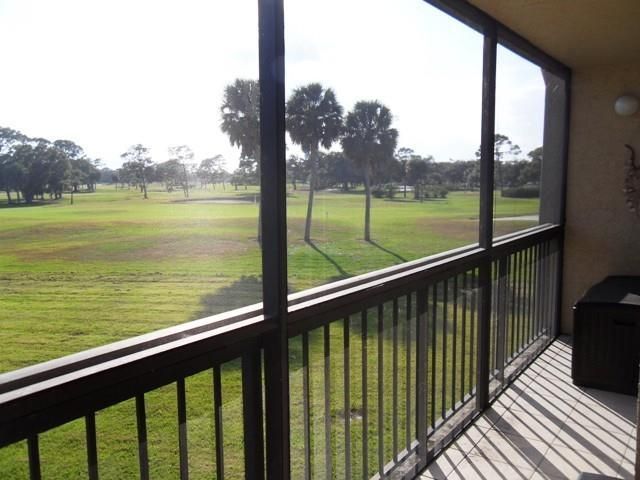 9440 Meadowood Drive, Unit 205, Fort Pierce, FL 34951 Photo