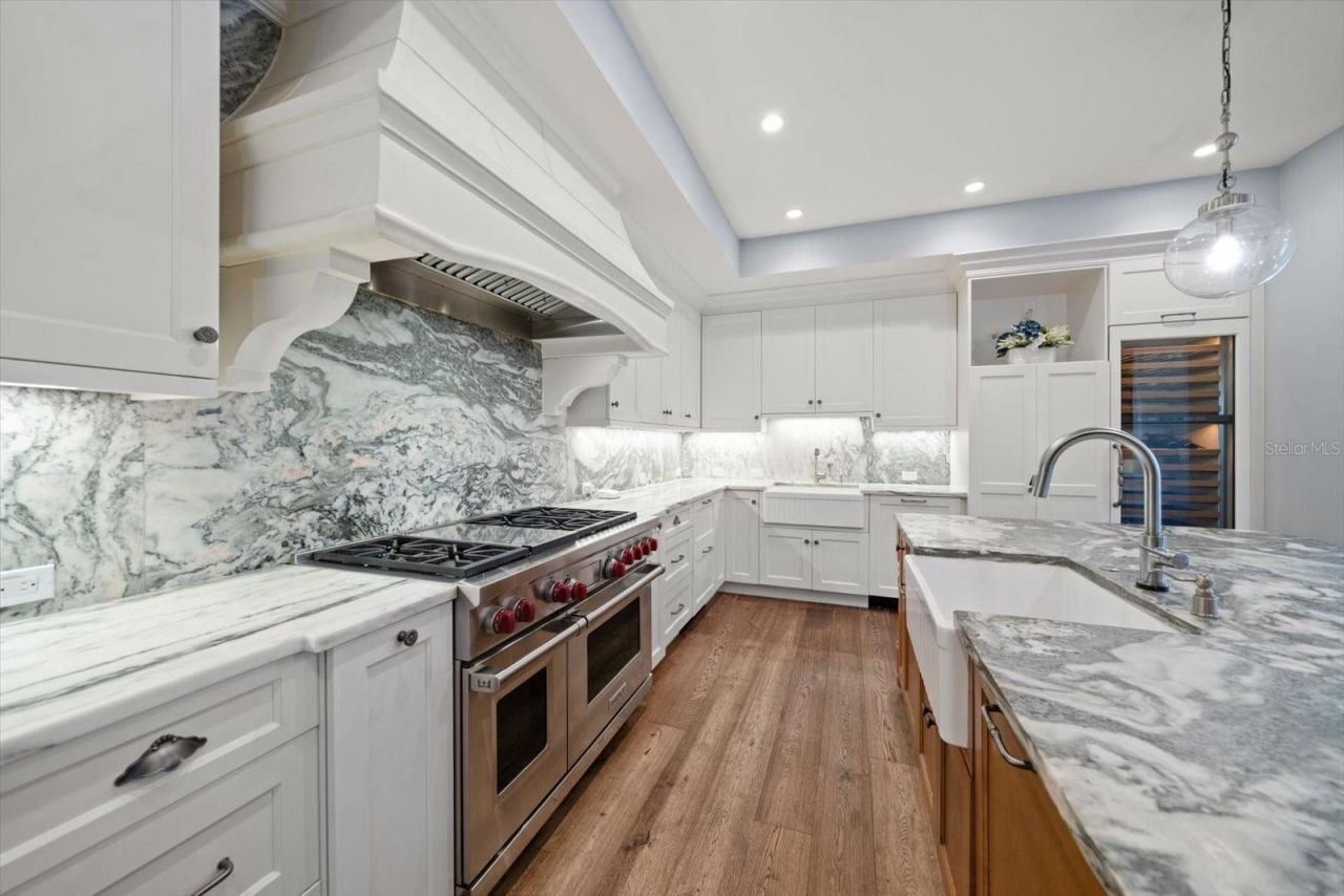 1102 Palm View Avenue, Belleair, FL 33756 Photo