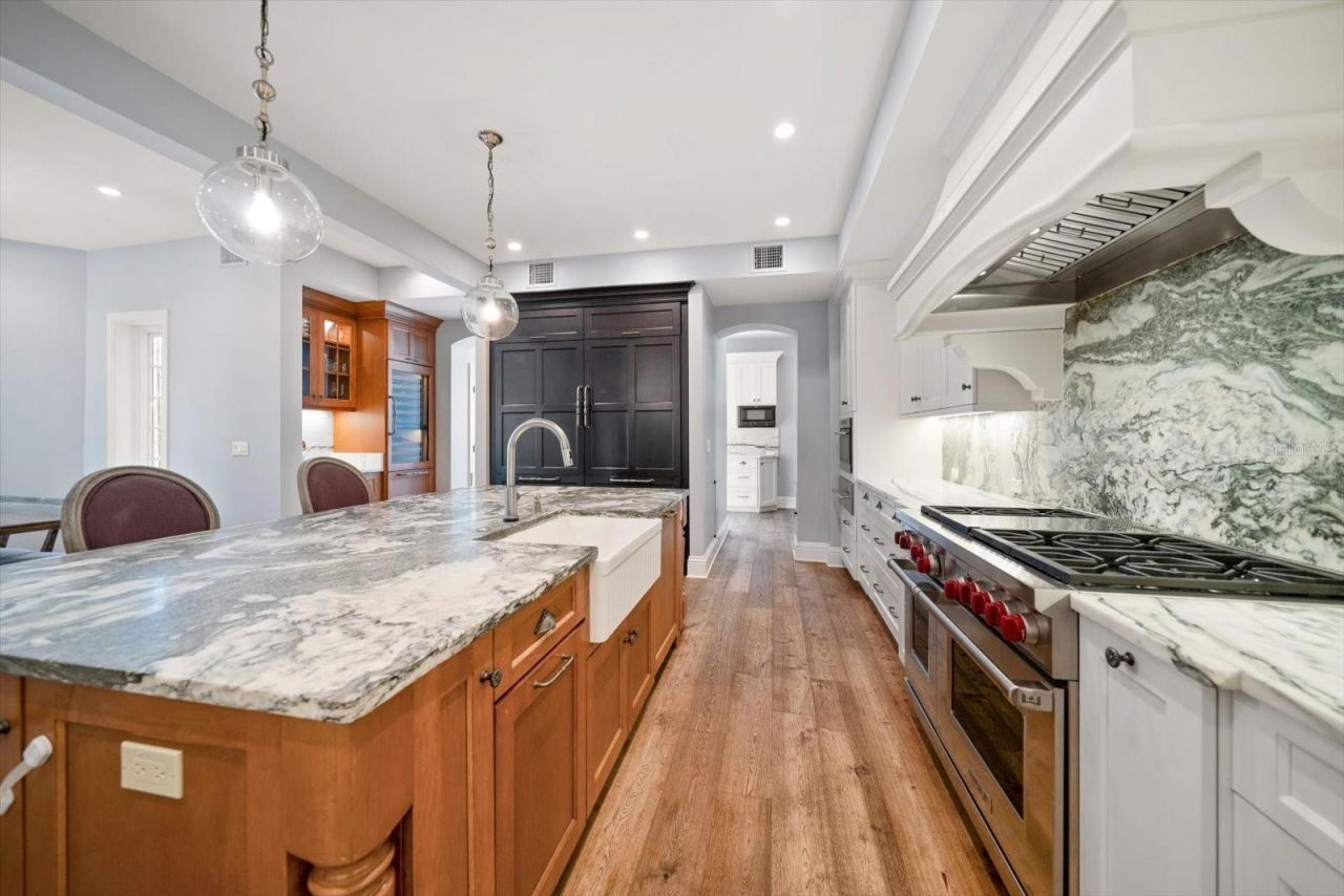 1102 Palm View Avenue, Belleair, FL 33756 Photo