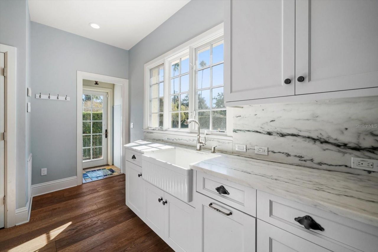 1102 Palm View Avenue, Belleair, FL 33756 Photo