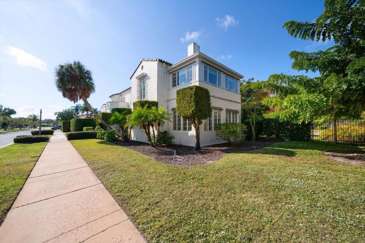 1102 Palm View Avenue, Belleair, FL 33756 Photo