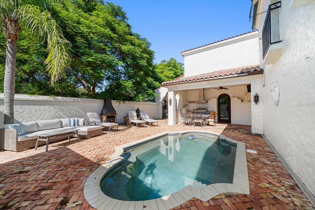 1102 Palm View Avenue, Belleair, FL 33756 Photo