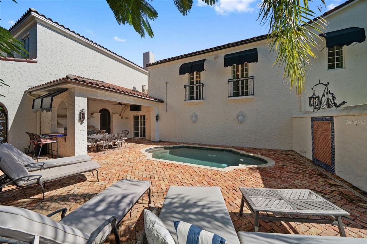 1102 Palm View Avenue, Belleair, FL 33756 Photo