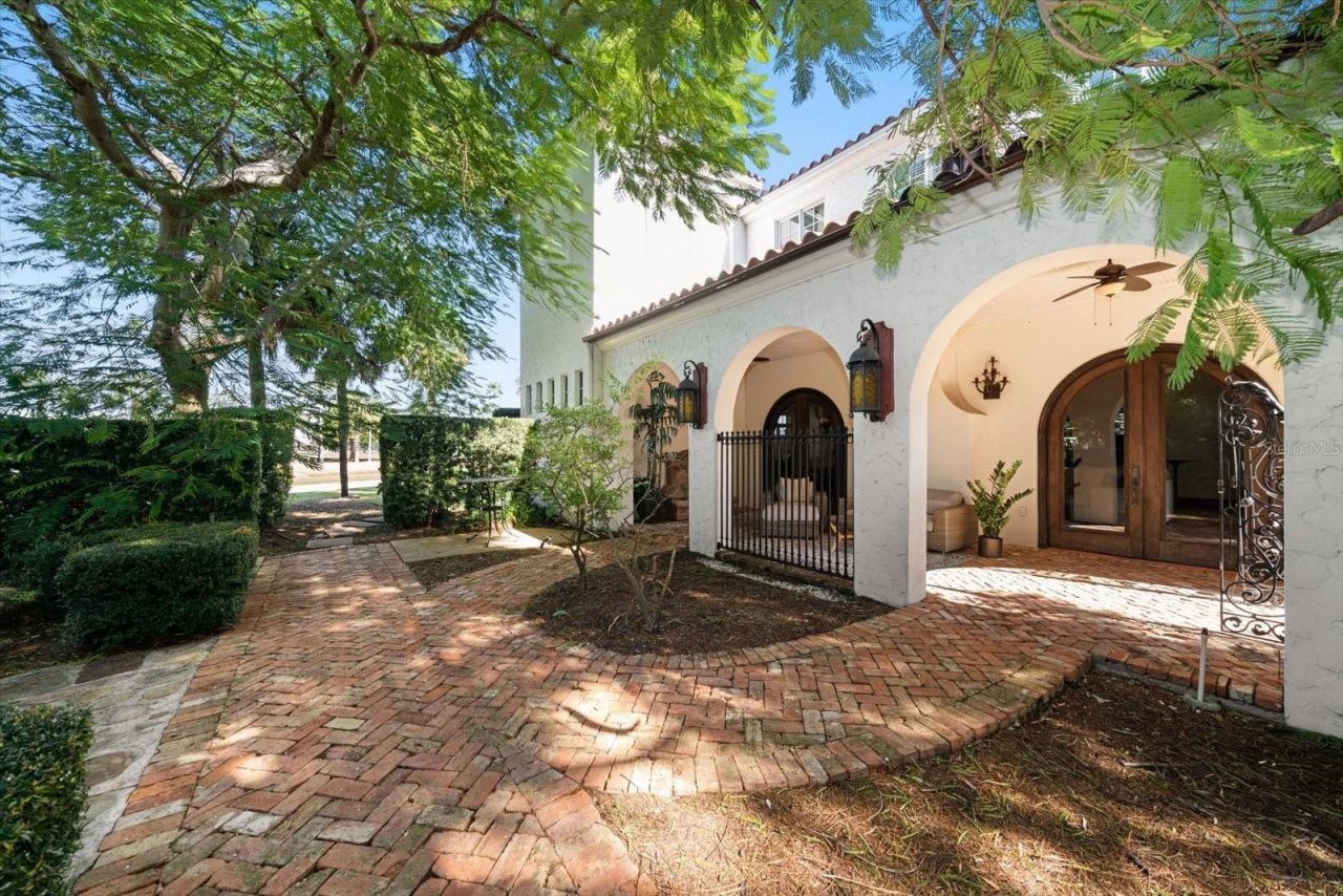 1102 Palm View Avenue, Belleair, FL 33756 Photo