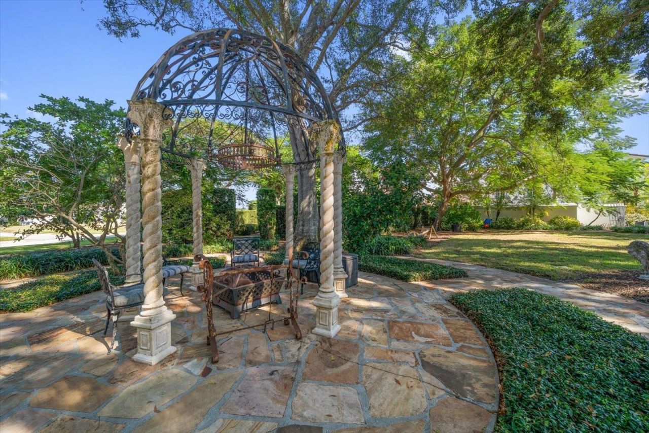 1102 Palm View Avenue, Belleair, FL 33756 Photo