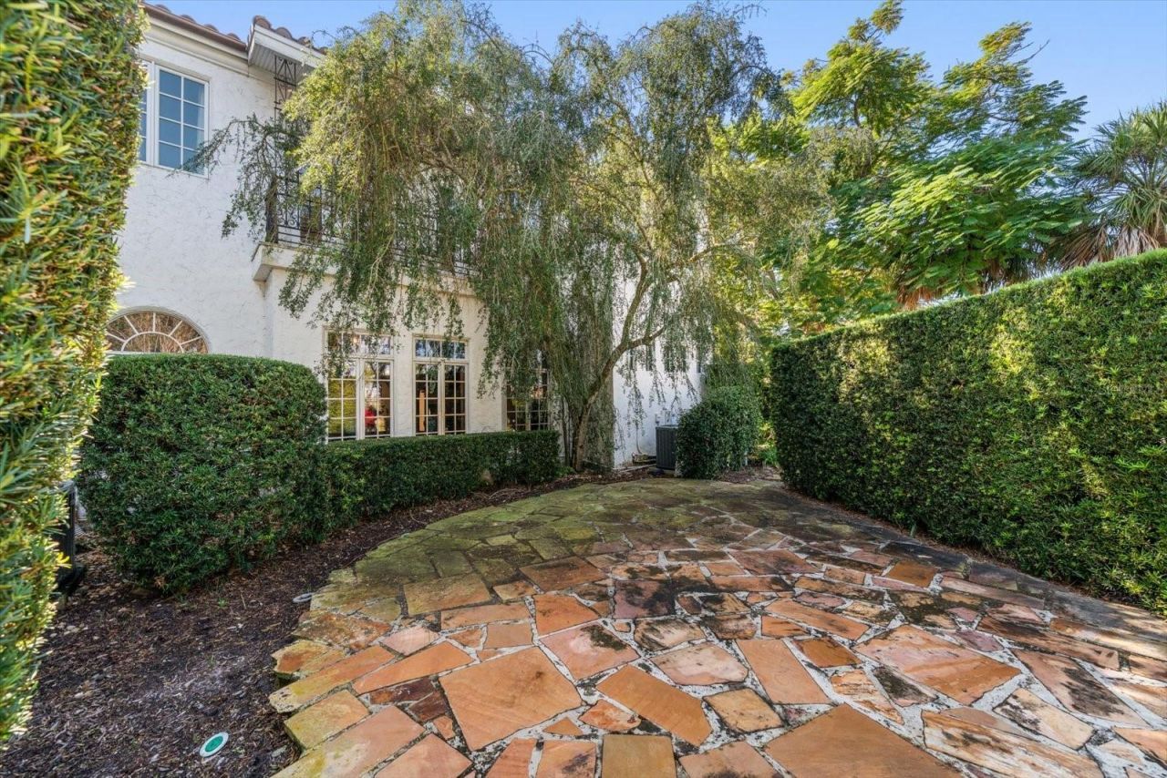 1102 Palm View Avenue, Belleair, FL 33756 Photo