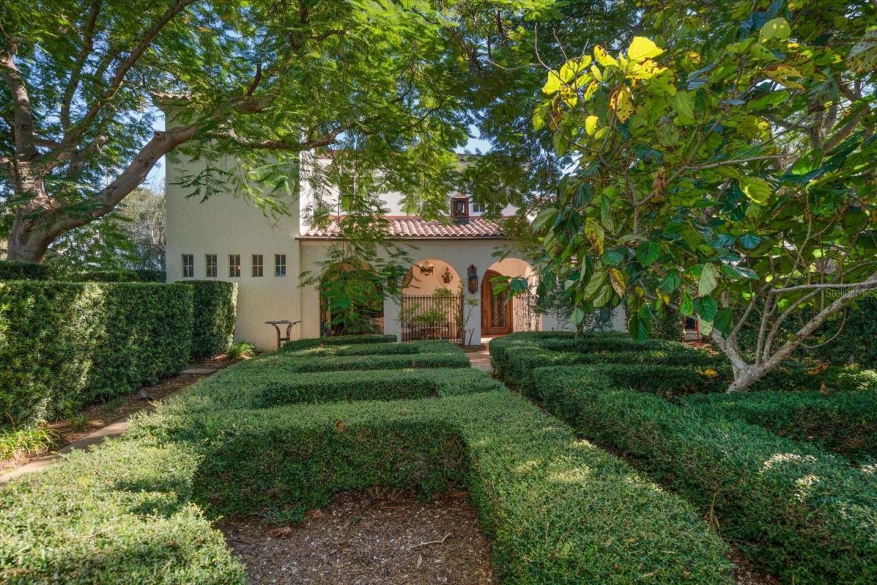 1102 Palm View Avenue, Belleair, FL 33756 Photo