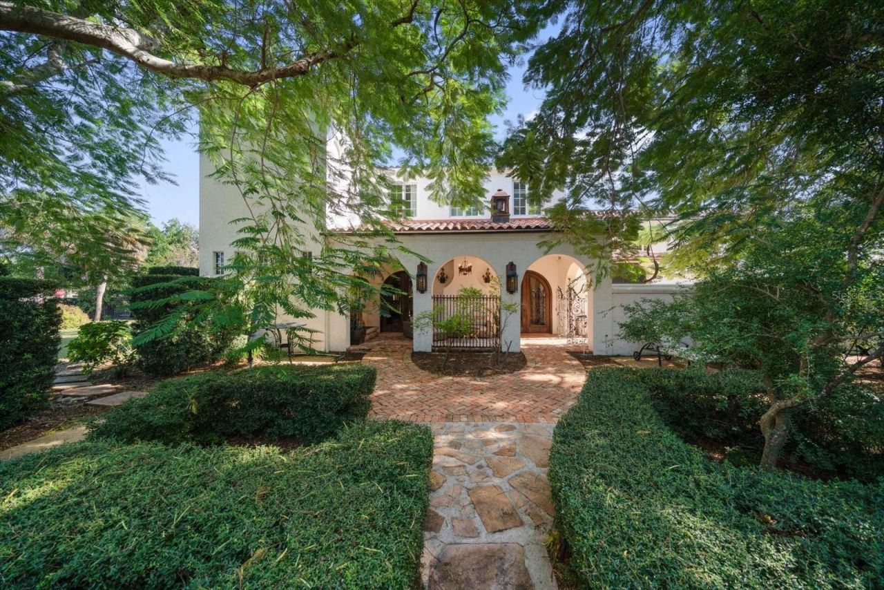 1102 Palm View Avenue, Belleair, FL 33756 Photo