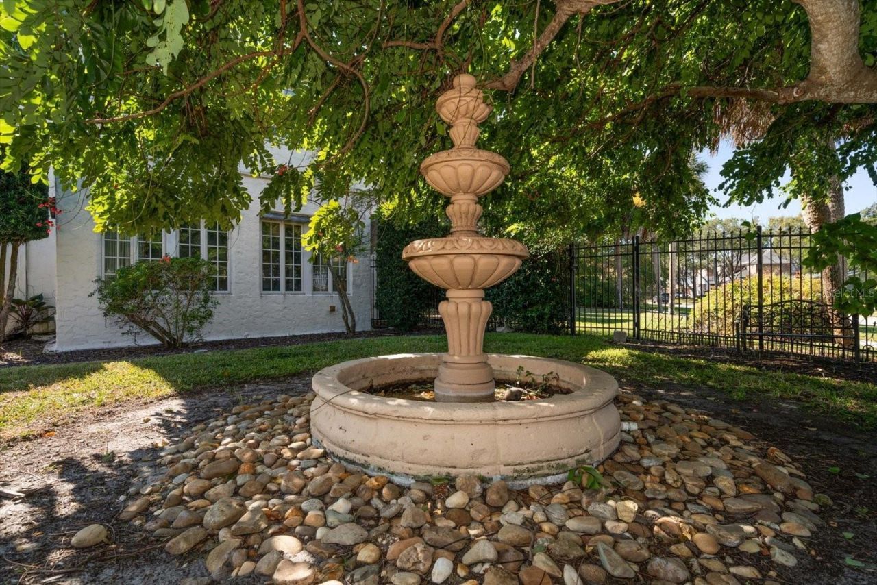 1102 Palm View Avenue, Belleair, FL 33756 Photo