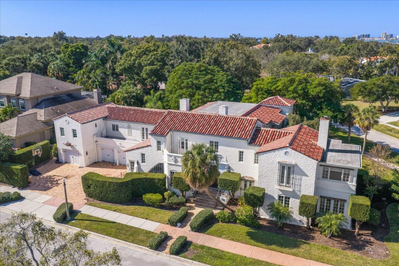 1102 Palm View Avenue, Belleair, FL 33756 Photo