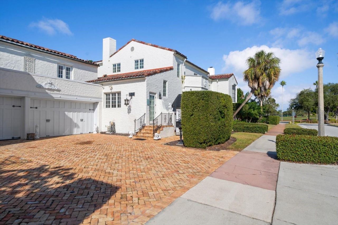 1102 Palm View Avenue, Belleair, FL 33756 Photo