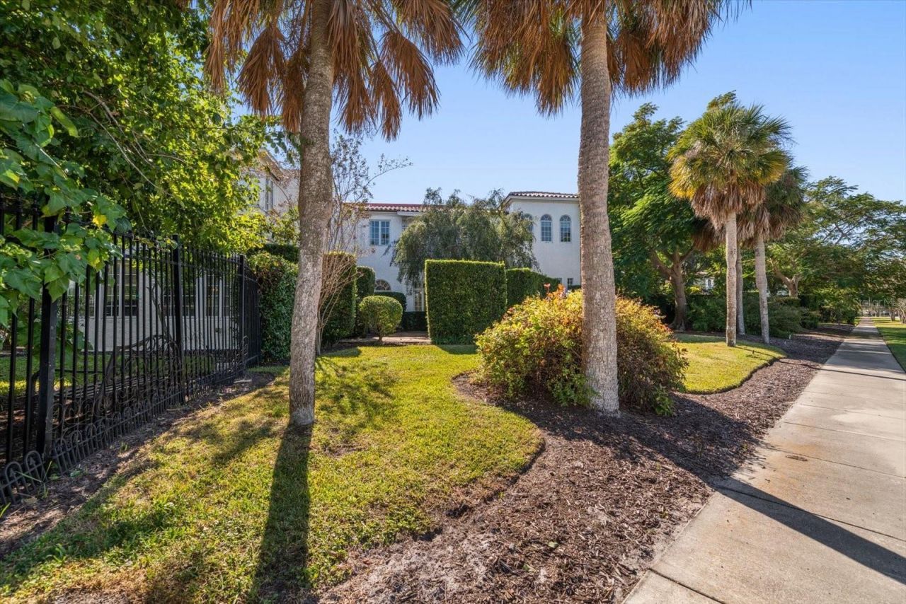 1102 Palm View Avenue, Belleair, FL 33756 Photo