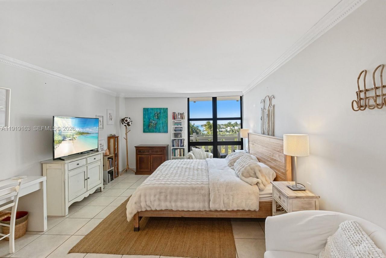 1121 Crandon Blvd, Unit D404, Key Biscayne, FL 33149 Photo