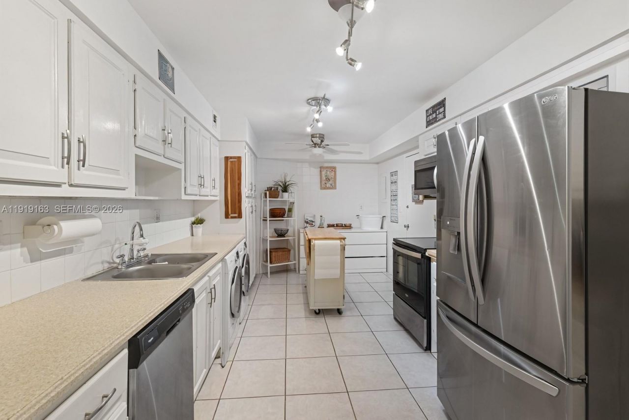 1121 Crandon Blvd, Unit D404, Key Biscayne, FL 33149 Photo