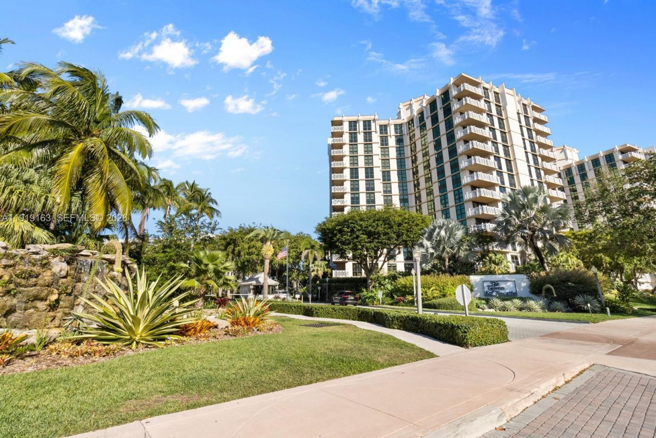 1121 Crandon Blvd, Unit D404, Key Biscayne, FL 33149 Photo