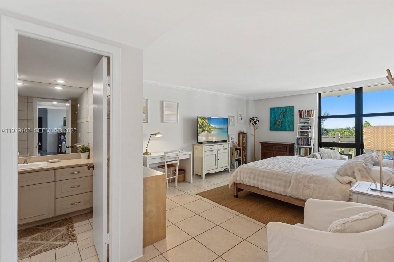 1121 Crandon Blvd, Unit D404, Key Biscayne, FL 33149 Photo