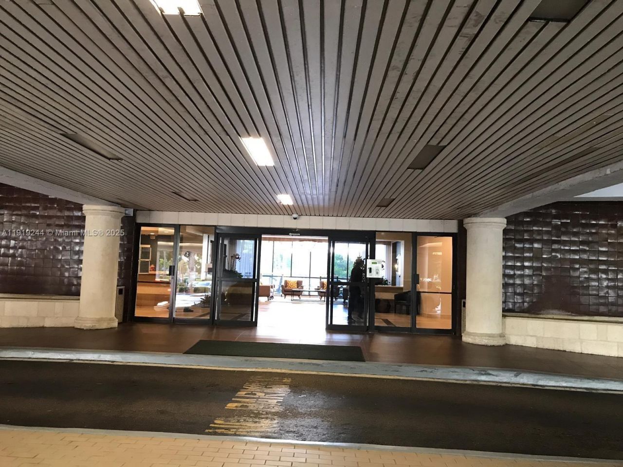 3701 N Country Club Dr, Unit 706, Aventura, FL 33180 Photo