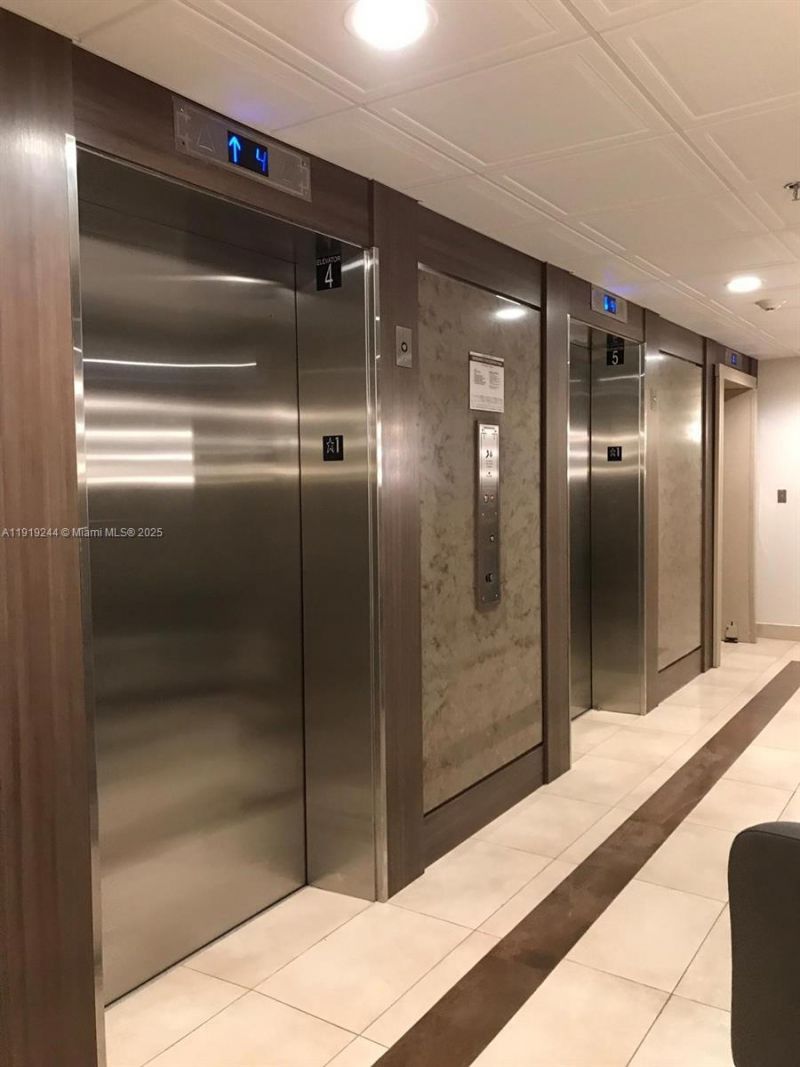 3701 N Country Club Dr, Unit 706, Aventura, FL 33180 Photo