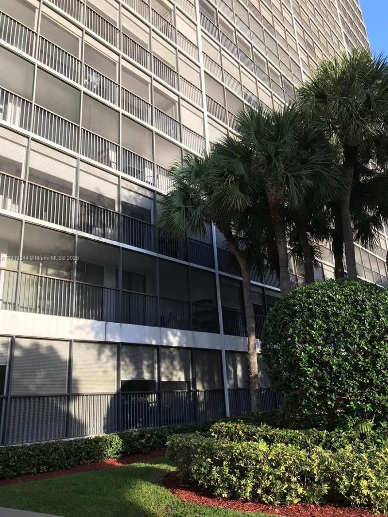 3701 N Country Club Dr, Unit 706, Aventura, FL 33180 Photo