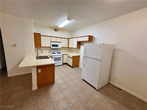 5751 E Hacienda Avenue, Unit 226, Las Vegas, NV 89122