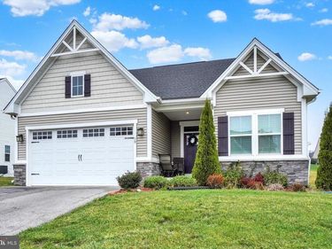 19 LADY HARRINGTON DRIVE, YORK, PA 17402