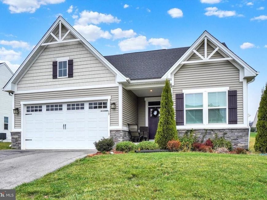 19 Lady Harrington Drive, York, PA 17402 Main Photo