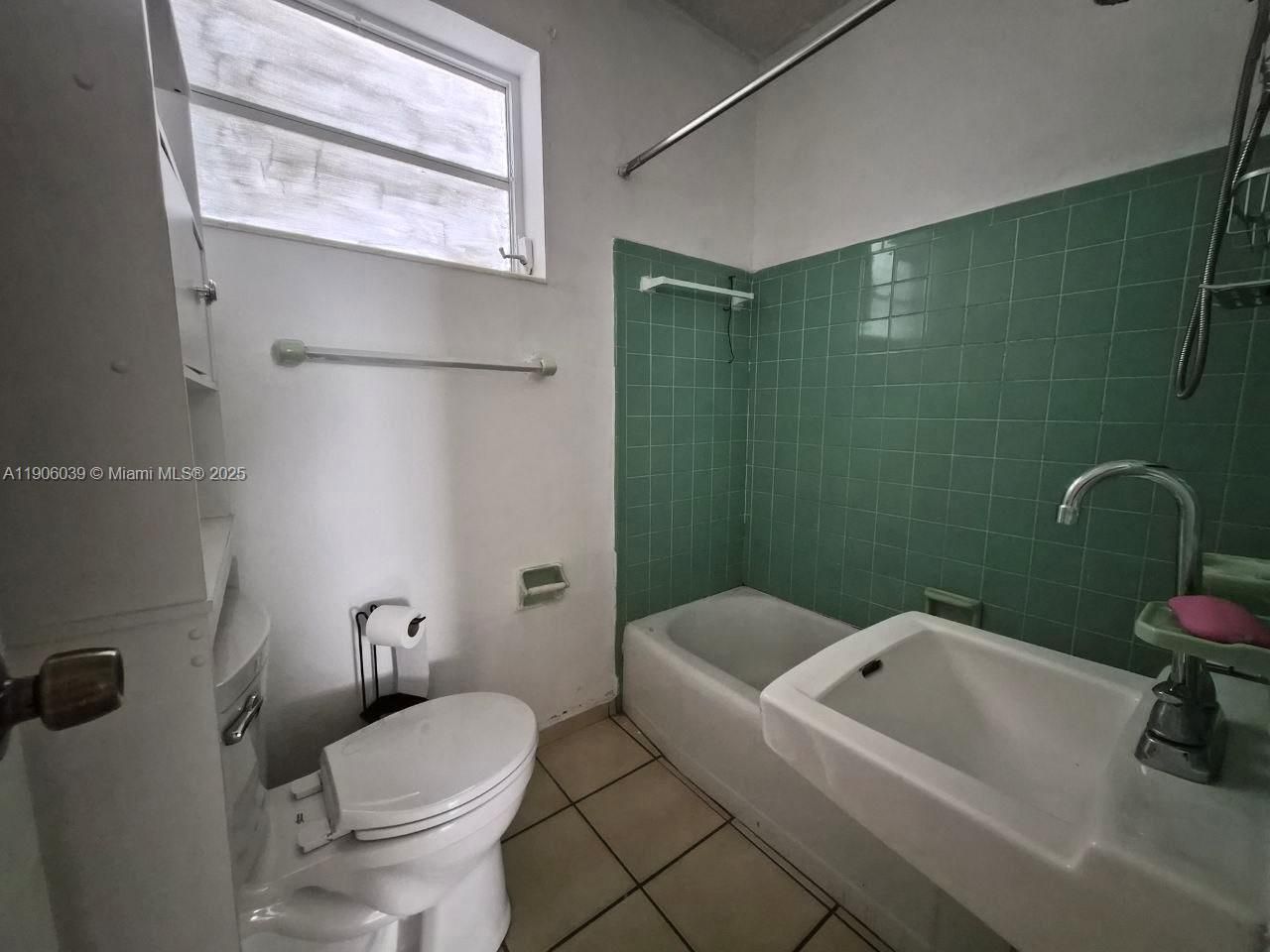 2160 NW 23rd Ct, Miami, FL 33142 Photo