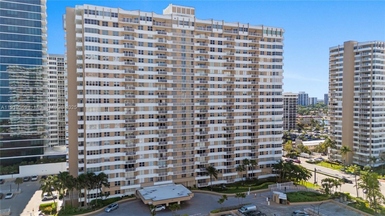 1980 S Ocean Dr, Unit 8Q, Hallandale Beach, FL 33009 Photo