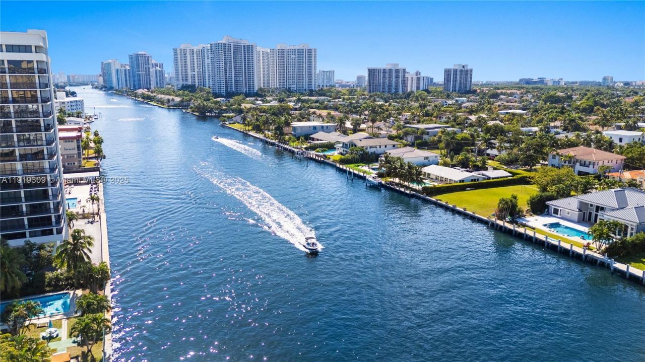 1980 S Ocean Dr, Unit 8Q, Hallandale Beach, FL 33009 Photo