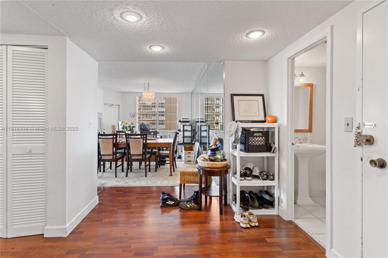 1980 S Ocean Dr, Unit 8Q, Hallandale Beach, FL 33009 Photo