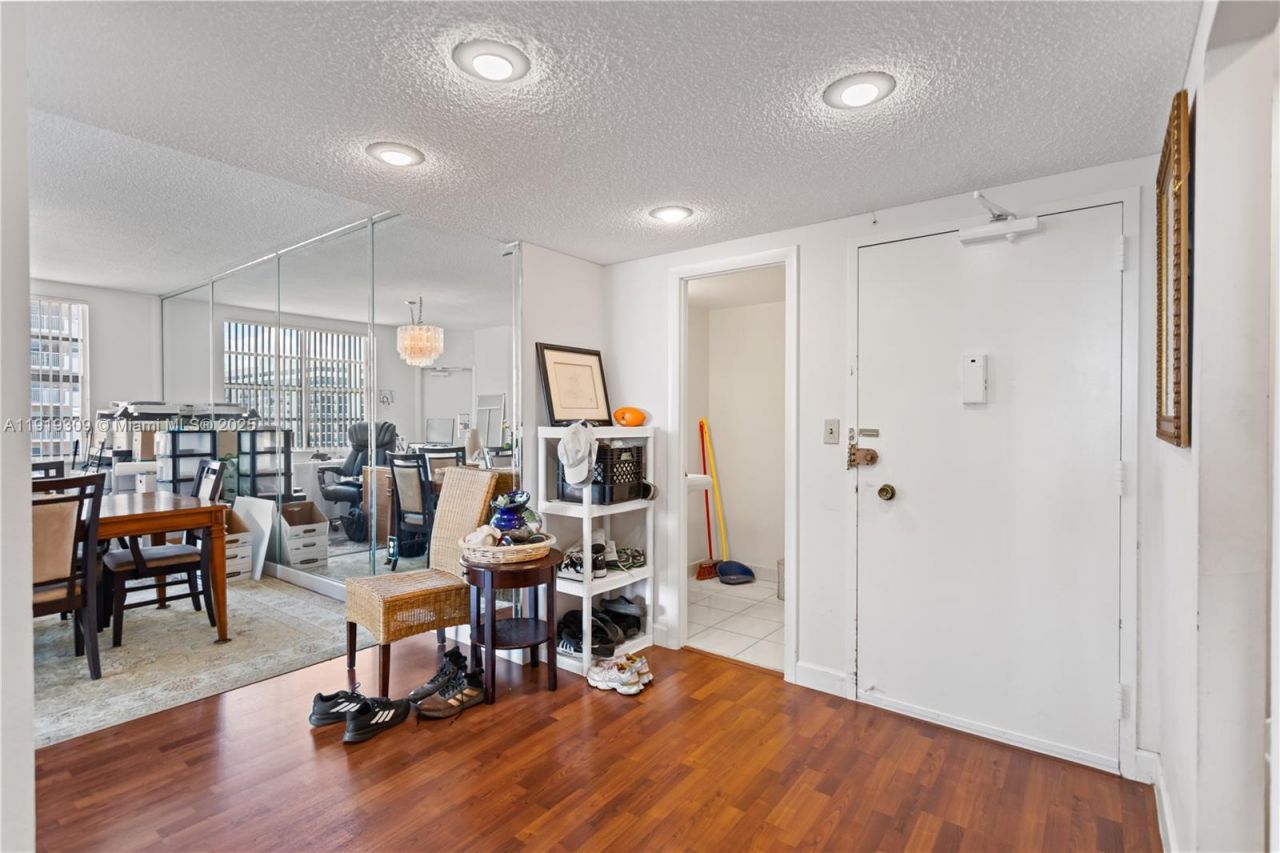 1980 S Ocean Dr, Unit 8Q, Hallandale Beach, FL 33009 Photo