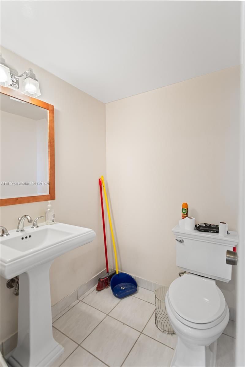 1980 S Ocean Dr, Unit 8Q, Hallandale Beach, FL 33009 Photo