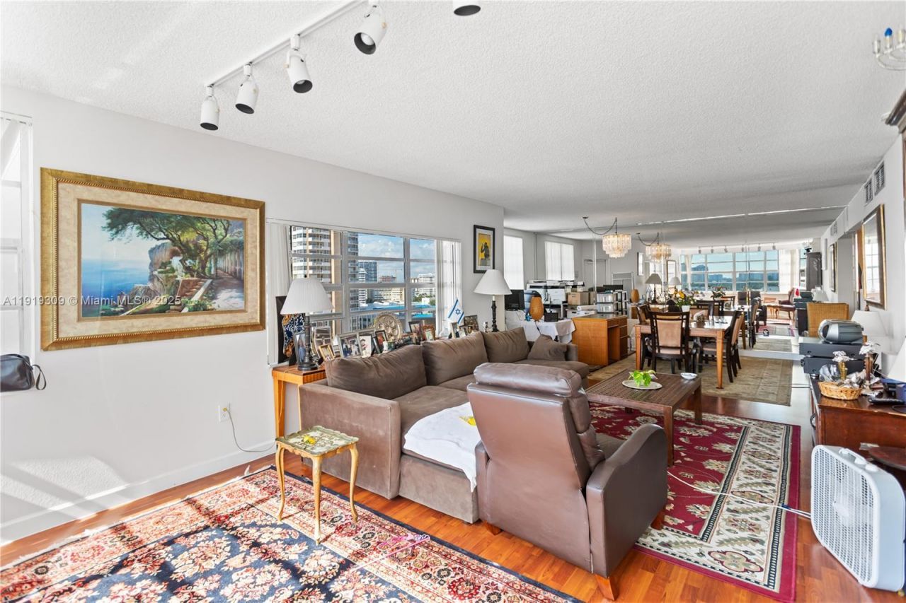 1980 S Ocean Dr, Unit 8Q, Hallandale Beach, FL 33009 Photo