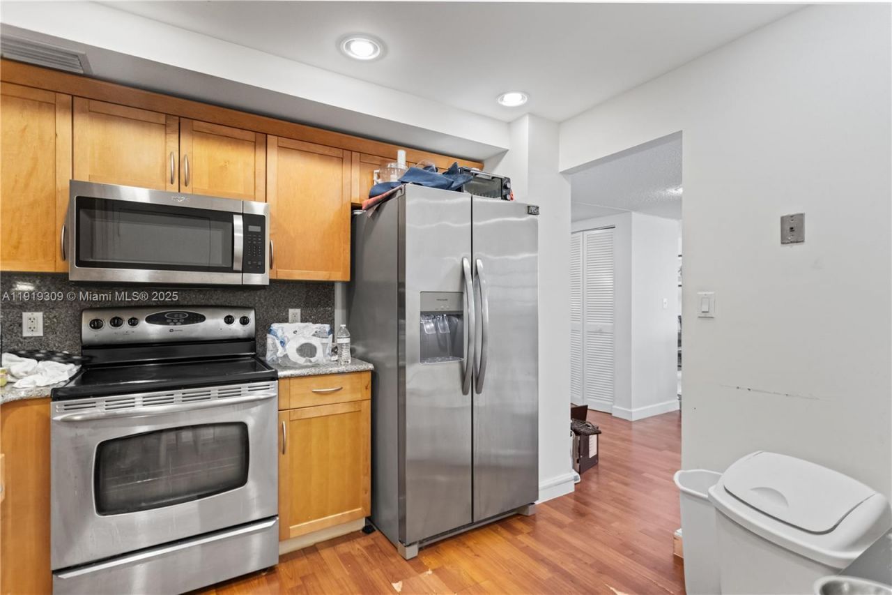 1980 S Ocean Dr, Unit 8Q, Hallandale Beach, FL 33009 Photo