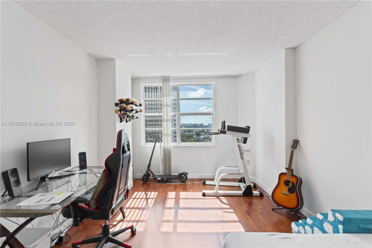 1980 S Ocean Dr, Unit 8Q, Hallandale Beach, FL 33009 Photo