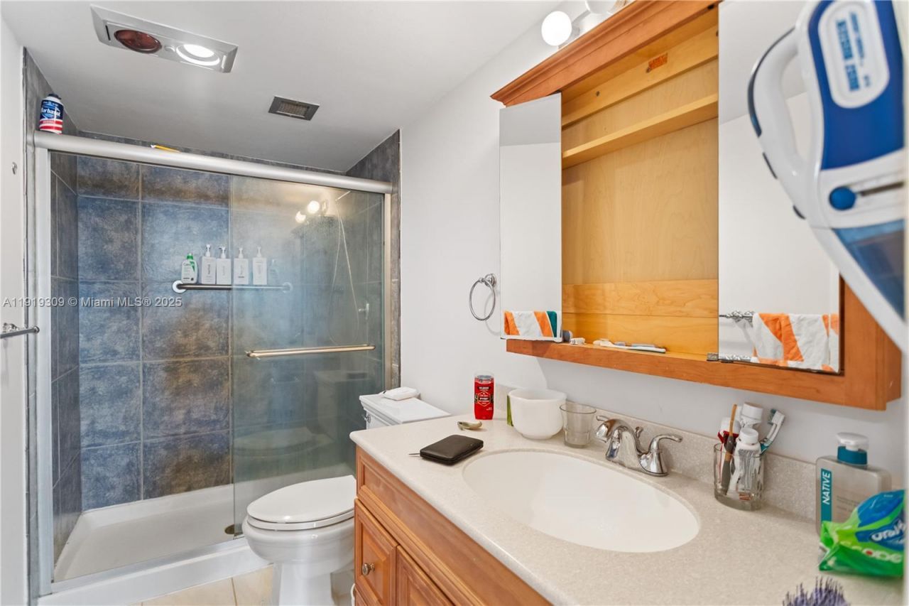 1980 S Ocean Dr, Unit 8Q, Hallandale Beach, FL 33009 Photo