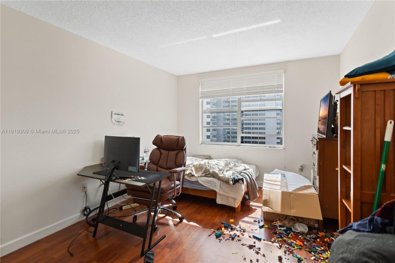 1980 S Ocean Dr, Unit 8Q, Hallandale Beach, FL 33009 Photo