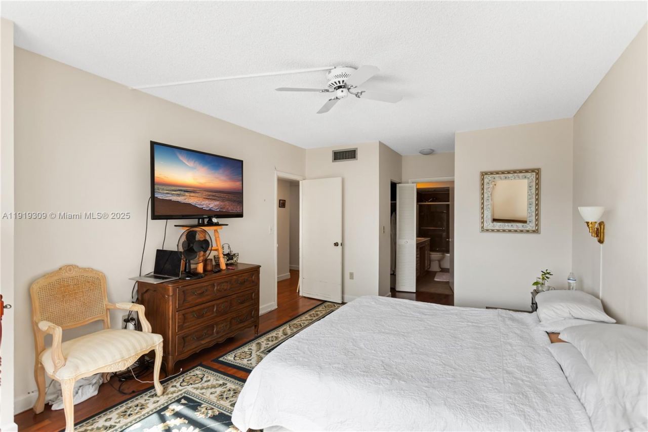 1980 S Ocean Dr, Unit 8Q, Hallandale Beach, FL 33009 Photo