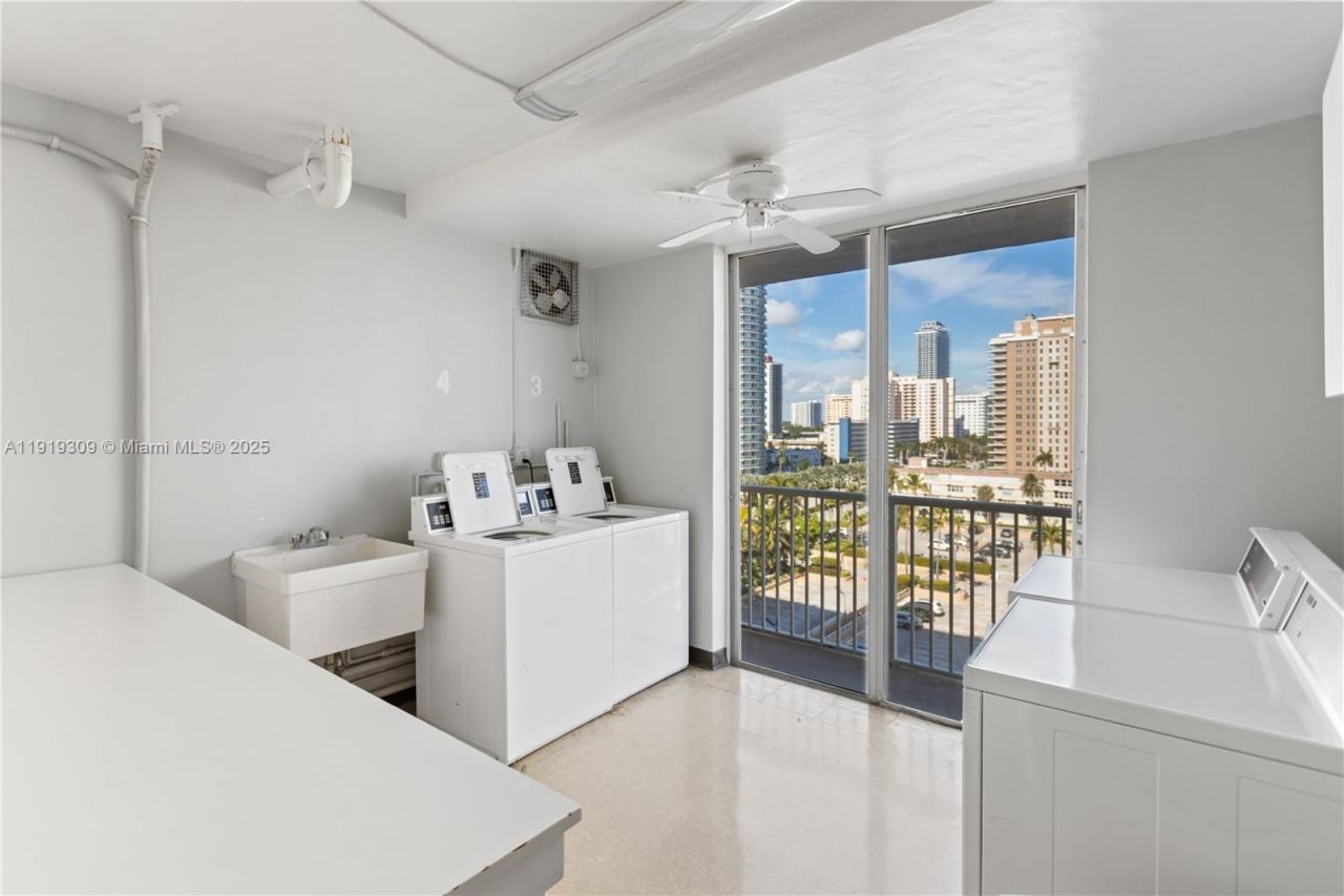 1980 S Ocean Dr, Unit 8Q, Hallandale Beach, FL 33009 Photo