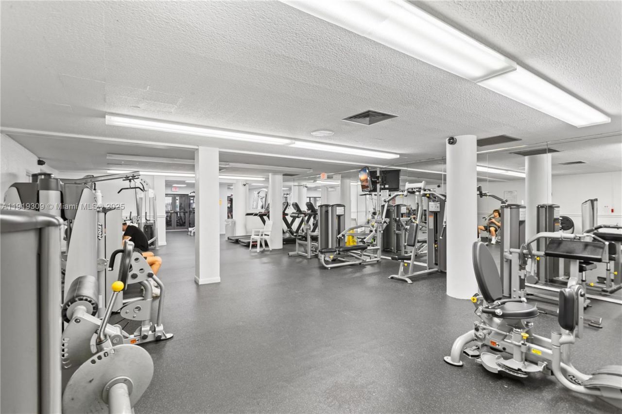 1980 S Ocean Dr, Unit 8Q, Hallandale Beach, FL 33009 Photo