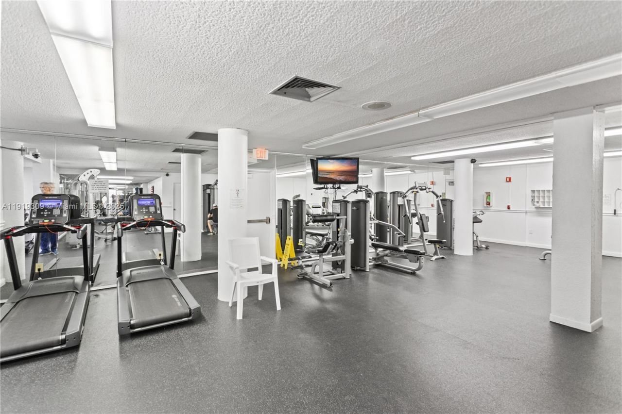 1980 S Ocean Dr, Unit 8Q, Hallandale Beach, FL 33009 Photo