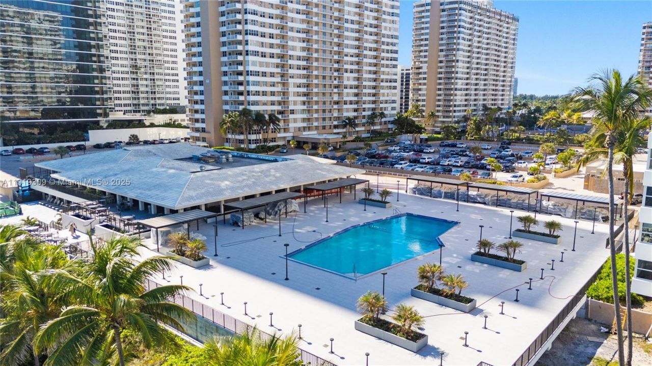 1980 S Ocean Dr, Unit 8Q, Hallandale Beach, FL 33009 Photo