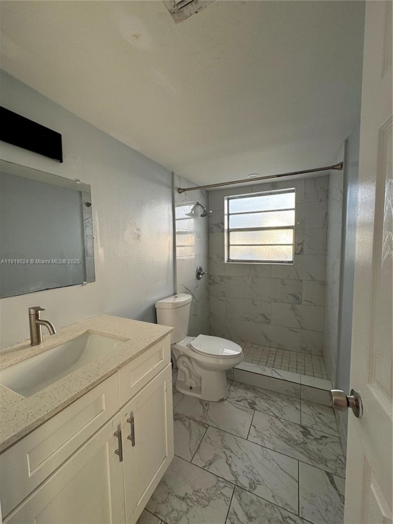 6840 Pembroke Rd, Unit 112, Pembroke Pines, FL 33023 Photo