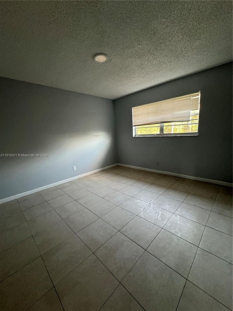 6840 Pembroke Rd, Unit 202, Pembroke Pines, FL 33023 Photo