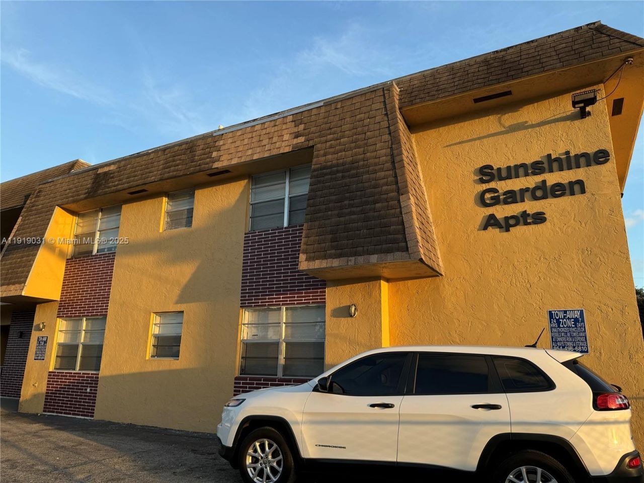 6840 Pembroke Rd, Unit 202, Pembroke Pines, FL 33023 Photo