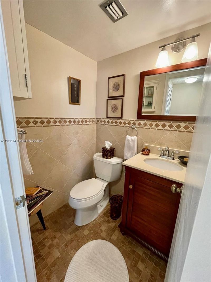 8592 W Sunrise Blvd, Unit 111, Plantation, FL 33322 Photo