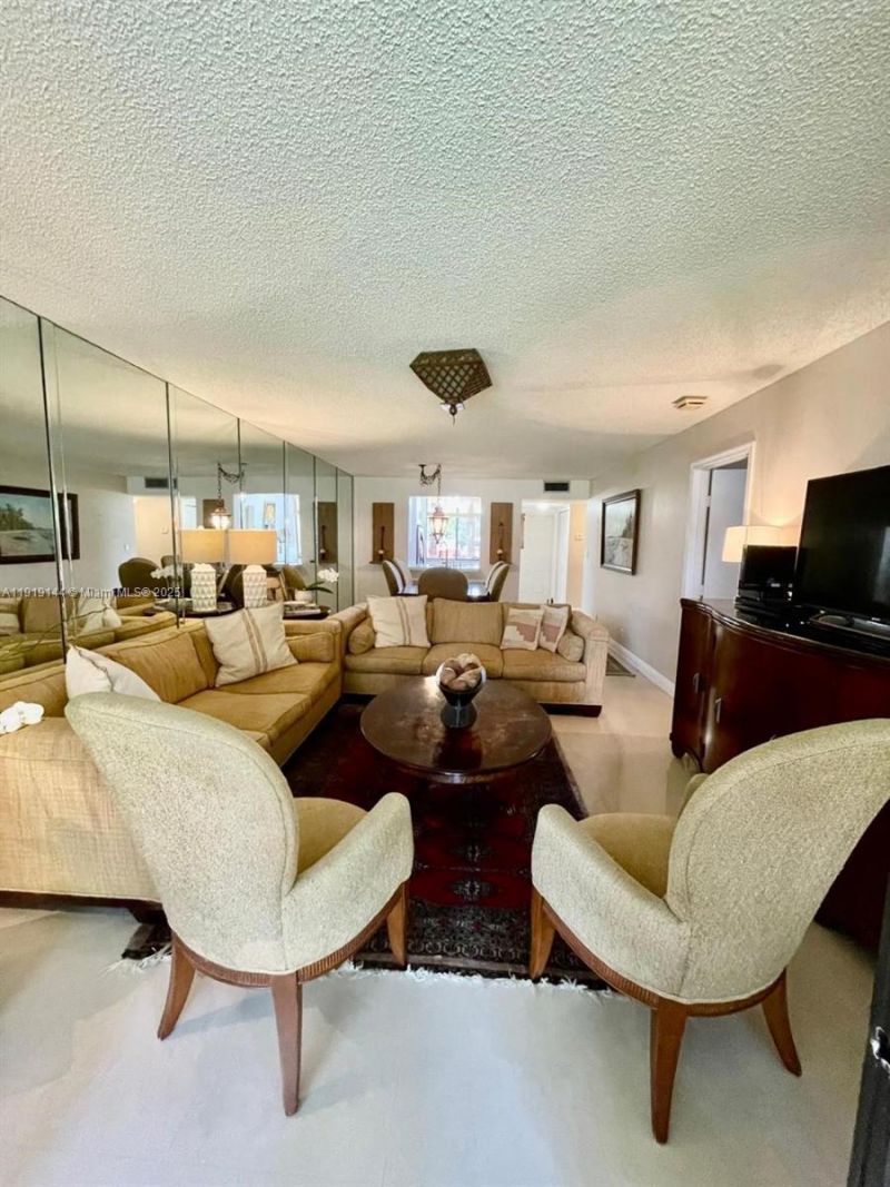 8592 W Sunrise Blvd, Unit 111, Plantation, FL 33322 Photo