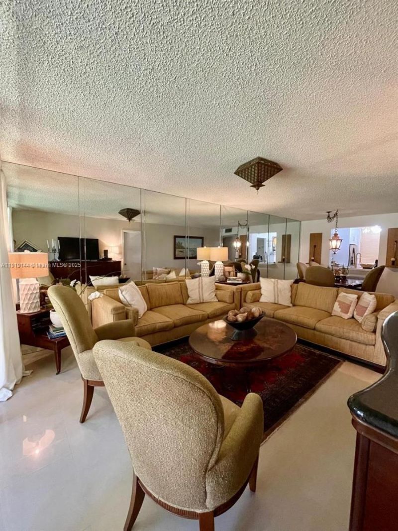8592 W Sunrise Blvd, Unit 111, Plantation, FL 33322 Photo