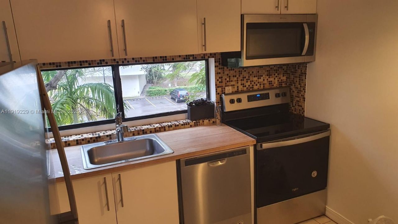 17021 N Bay Rd, Unit 316, Sunny Isles Beach, FL 33160 Photo